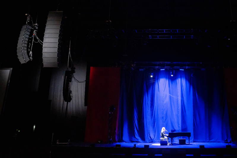 MartinAudio Tim Minchin Sidestage c Andrew Benge