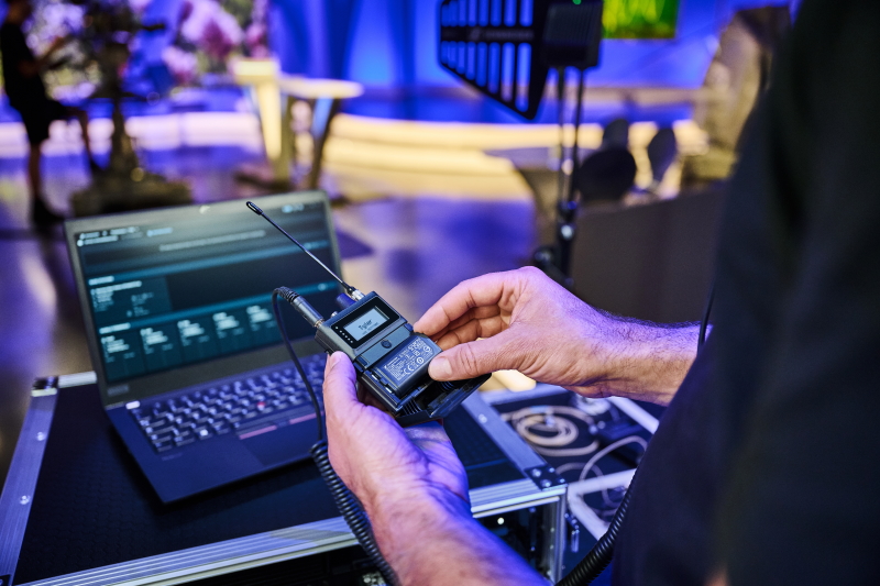 Sennheiser Spectera Product Shot In Use 03